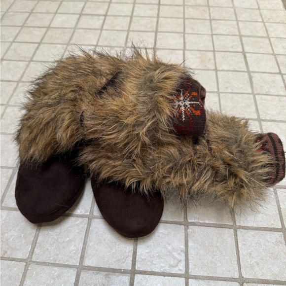 Soft and Cozy Faux Fur and Suede Brown Muk Luks Indoor Slippers - S - Picture 3 of 5